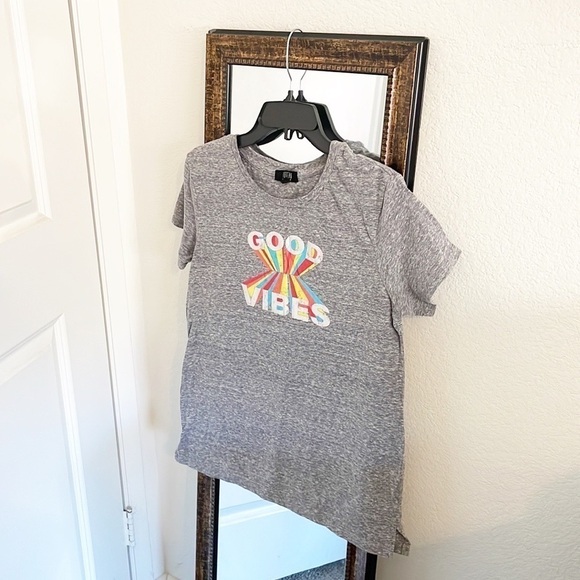 Modern Canvas Good Vibes gray short sleeve t-shirt - Picture 1 of 5